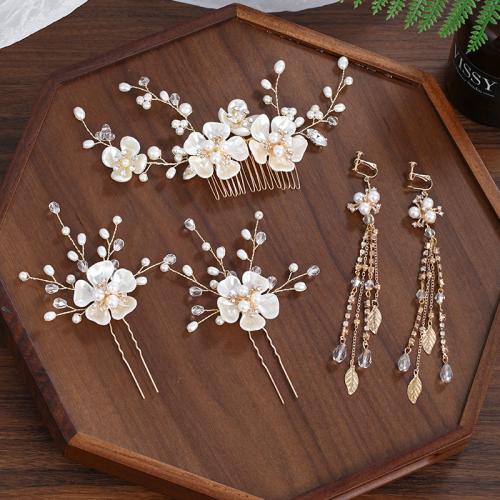 aleación de zinc Sistema de la joyería del pelo, peine del pelo & palillo del pelo & pendiente, con alambre de latón & Arcilla polimero & Perlas plásticas, hecho a mano, 4 piezas & para mujer & con diamantes de imitación, dorado, Vendido por Set