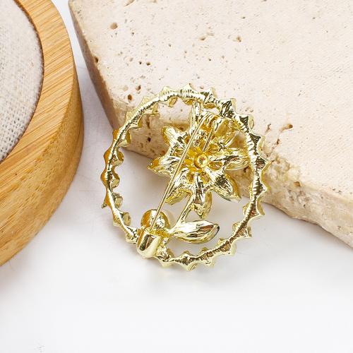 Broche perle d'eau douce, alliage de zinc, avec perle d'eau douce cultivée, Placage de couleur d'or, bijoux de mode & avec strass, plus de couleurs à choisir, 34.54x10.77x34.74mm, Vendu par PC