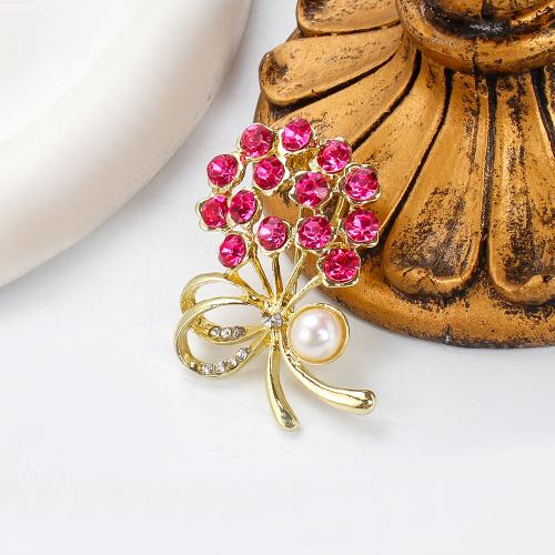 Broche perle d'eau douce, alliage de zinc, avec perle d'eau douce cultivée, Placage de couleur d'or, bijoux de mode & avec strass, plus de couleurs à choisir, 29.54x12.36x42.83mm, Vendu par PC