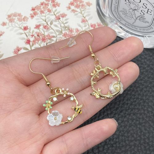 Boucles d'oreilles en alliage de zinc, avec plastique, Placage de couleur d'or, bijoux de mode & émail & avec strass, plus de couleurs à choisir, Vendu par paire