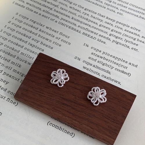 Goujon Laiton, fleur, Placage, bijoux de mode, plus de couleurs à choisir, protéger l'environnement, sans nickel, plomb et cadmium, 10.50x9.90mm, Vendu par paire