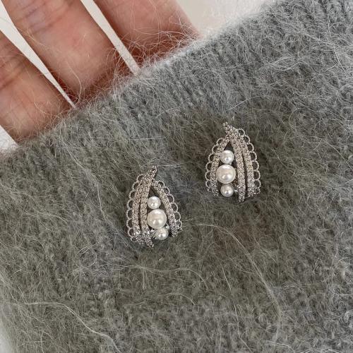 Boucles d'oreilles en laiton zircon cubique pavent, avec perle de plastique, Placage, bijoux de mode & pavé de micro zircon, plus de couleurs à choisir, protéger l'environnement, sans nickel, plomb et cadmium, 14.20x19mm, Vendu par paire