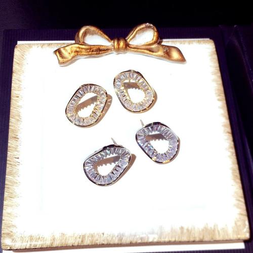 Boucles d'oreilles en laiton zircon cubique pavent, Placage, pavé de micro zircon & pour femme & creux, plus de couleurs à choisir, Vendu par paire