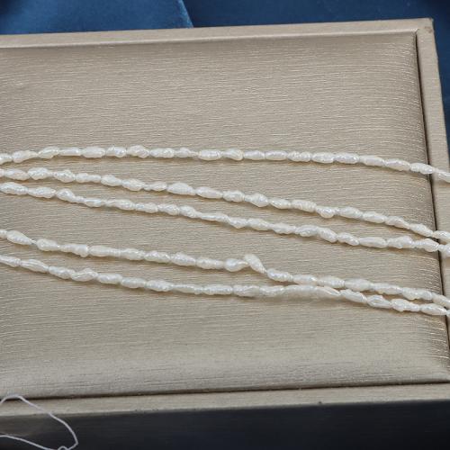 Coirníní Bharócach saothraithe Diúilicín Péarla, Pearl Fionnuisce, DIY, bán, 2mm, Díolta Per 42 cm Snáithe