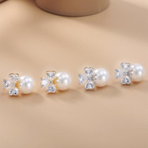 laiton boucle d oreille dormeuse, avec perle de plastique, papillon, Placage, pavé de micro zircon & pour femme, plus de couleurs à choisir, 16x11mm, Vendu par PC