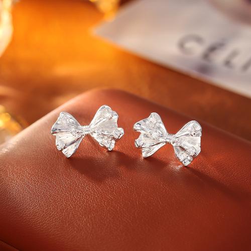 Boucles d'oreilles en laiton zircon cubique pavent, Noeud papillon, Placage de couleur argentée, bijoux de mode & pavé de micro zircon & pour femme, Vendu par paire