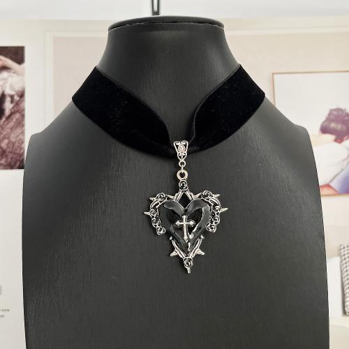 Sammet choker, Zink Alloy, med Velour, Hjärta, guldfärg pläterade, mode smycken & emalj, fler färger för val, Säljs av PC