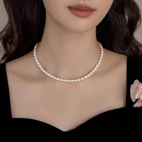 Freshwater Pearl Mässing Chain Necklace, med Mässing, Ris, plated, mode smycken, fler färger för val, nickel, bly och kadmium gratis, 4-5mm, Längd 38 cm, Säljs av PC