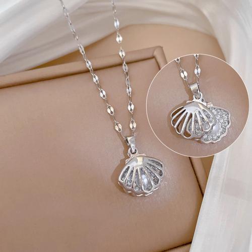 Collier en laiton cubique Zircon Micro Pave, Acier titane, avec perle de plastique & laiton, coquille, pavé de micro zircon & pour femme & creux, argent, Vendu par PC