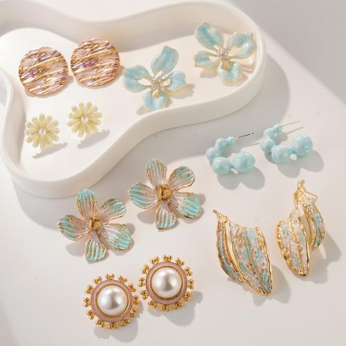 Goujon Laiton, avec Plastique ABS perle, Placage, bijoux de mode & émail, plus de couleurs à choisir, protéger l'environnement, sans nickel, plomb et cadmium, Vendu par paire