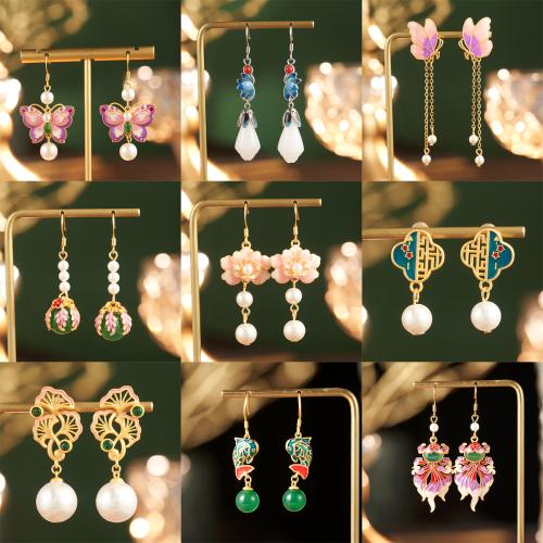 Boucles d'oreilles pendantes en laiton, avec Plastique ABS perle, Placage, bijoux de mode & émail, plus de couleurs à choisir, protéger l'environnement, sans nickel, plomb et cadmium, Vendu par paire