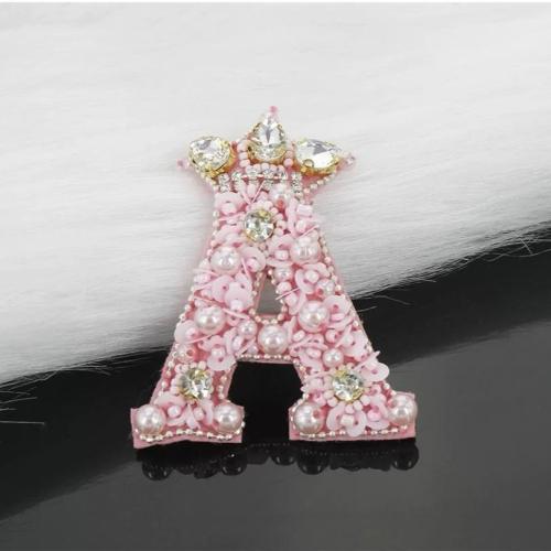 Ράψιμο γιακηλίδα, Ορείχαλκος, με Sequins & Χάντρες από γυαλί & Πλαστικά Μαργαριτάρι, Επιστολή αλφαβήτου, επιχρυσωμένο, DIY, περισσότερα χρώματα για την επιλογή, νικέλιο, μόλυβδο και κάδμιο ελεύθεροι, Sold Με PC