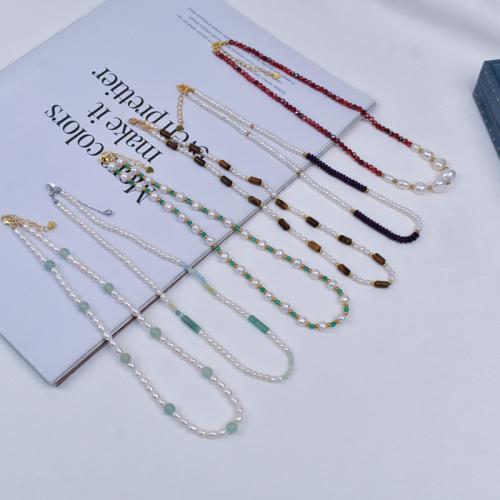 天然淡水真珠のネックレス, 92.5％純度シルバー, とともに 天然石 & 天然有核フレッシュウォーターパール, 不規則, ファッションジュエリー & マイクロパヴェジルコニア, 無色, 4-5mm, で販売される 38 センチ ストランド