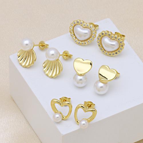 Messing oorbelknoppen, met Plastic Pearl, gold plated, verschillende stijlen voor de keuze & voor vrouw & met zirkonia, meer kleuren voor de keuze, Verkocht door pair