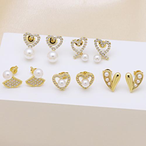 Messing oorbellen met micro-paved kubieke zirconia's, met Plastic Pearl, gold plated, verschillende stijlen voor de keuze & micro pave zirconia & voor vrouw, meer kleuren voor de keuze, Verkocht door pair