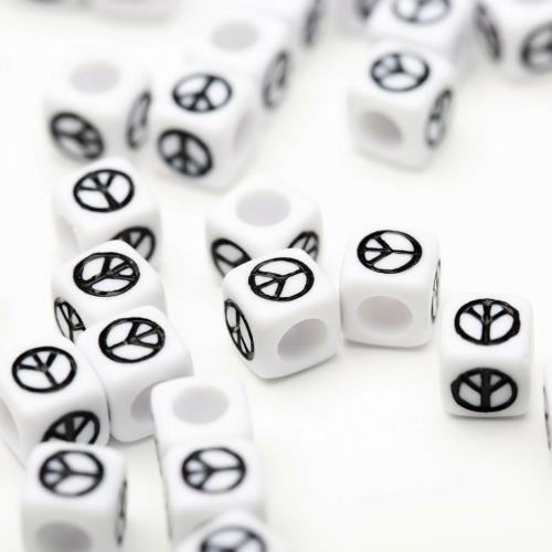 Beads Jewelry Aicrileach, Cearnóg, DIY & cruan, bán agus dubh, 6x6mm, Thart 3000ríomhairí pearsanta/Lot, 500G/Lot, Díolta De réir Lot