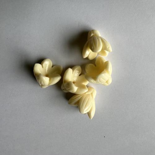 Natural Coral Helmet, Kukka, tee-se-itse, enemmän värejä valinta, 13x14.50mm, Reikä:N. 1mm, 30PC/Strand, Myyty Per N. 38 cm Strand