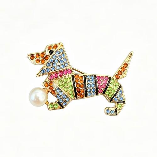aleación de zinc broche, con Perlas plásticas, Perro, chapado en color dorado, unisexo & con diamantes de imitación, 46x28mm, Vendido por UD