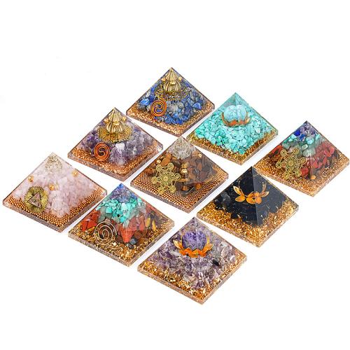 Gemstone Maisiú Pirimid, le sreang práis, Pyramidal, ábhair éagsúla do rogha, 65x65x52mm, Díolta De réir PC