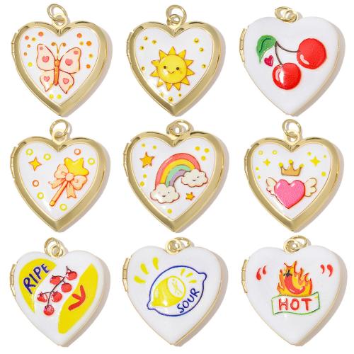 Colgantes de medallón de cobre amarillo, metal, Corazón, chapado, Bricolaje & diferentes patrones para la opción & esmalte, más colores para la opción, 3PCs/Bolsa, Vendido por Bolsa